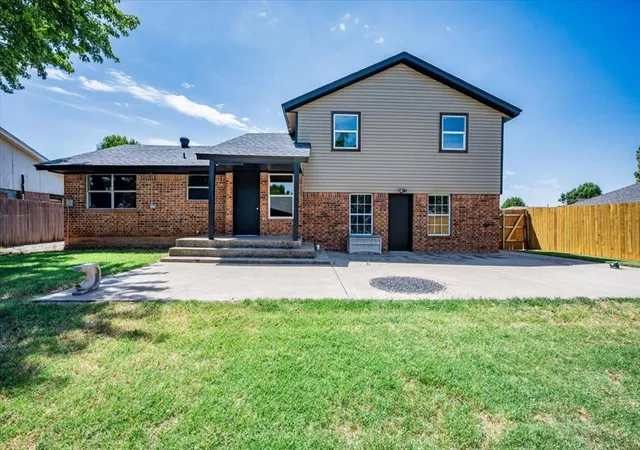 32nd image of 1017 Linn Ln, Yukon, OK 73099 | MLS# 1245366