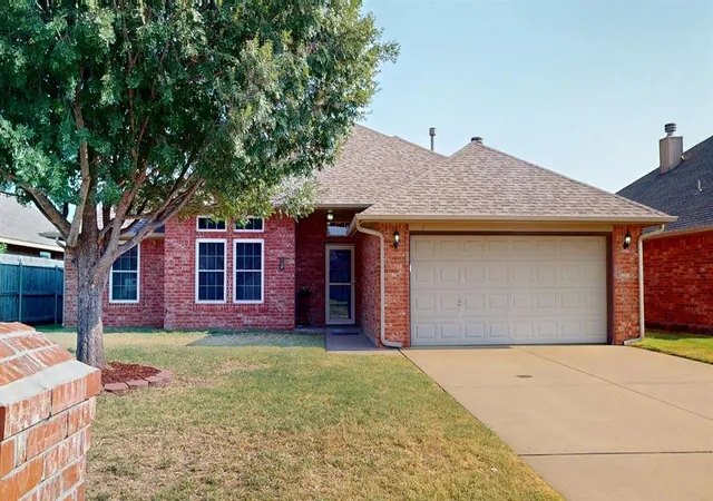 Photo 1 of Single family home for sale at 805 Canyon Dr, Yukon, OK 73099 | MLS# 1245370 | Listing updated on 2026-09-12