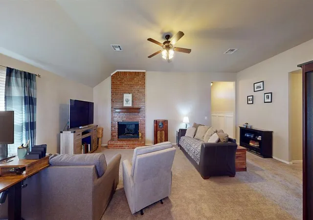 Photo 3 of Single family home for sale at 805 Canyon Dr, Yukon, OK 73099 | MLS# 1245370 | Listing updated on 2026-09-12