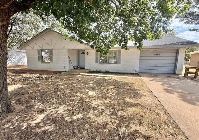 Photo 1 of Single family home for sale at 512 Mercury St, Altus, OK 73521 | MLS# 1245372 | Listing updated on 2026-08-26