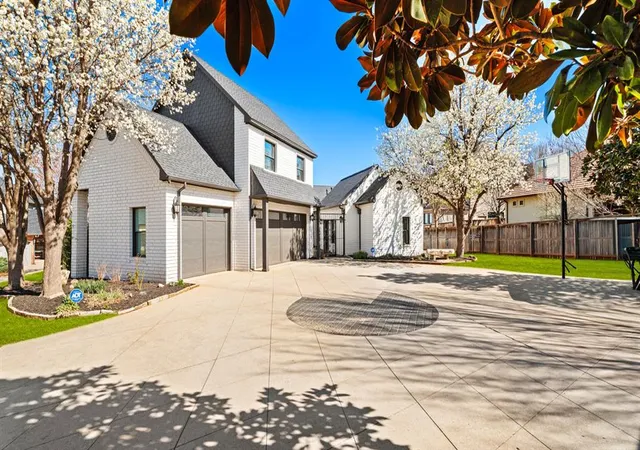 Photo 3 of Mansion for sale at 16808 Conifer Ln, Edmond, OK 73012 | MLS# 1245382 | Listing updated on 2026-09-03