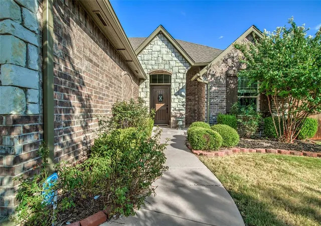Photo 1 of Sale Pending at 15100 Homecoming Dr, Edmond, OK 73013 | MLS# 1245384 | Listing updated on 2026-09-15