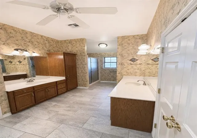Photo 4 of Single family home for sale at 16600 Farmington Way, Edmond, OK 73012 | MLS# 1245388 | Listing updated on 2026-09-19