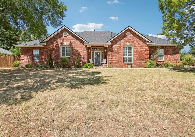 2nd image of 504 Pool Ln, Shawnee, OK 74801 | MLS# 1245399