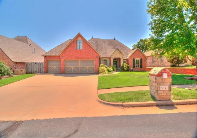 Photo 5 of Single family home for sale at 5832 Havenshire Ln, Edmond, OK 73034 | MLS# 1245409 | Listing updated on 2026-08-21