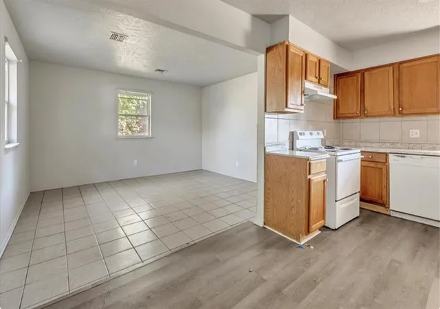 Photo 3 of Sale Pending at 713 Ne 37th Street, Oklahoma City, OK 73105 | MLS# 1245423 | Listing updated on 2026-09-16