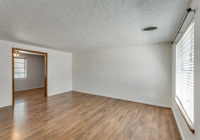 Photo 3 of Single family home for sale at 1533 Canterbury St, Norman, OK 73069 | MLS# 1245434 | Listing updated on 2026-10-13