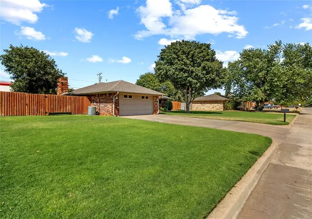 Photo 3 of Sale Pending at 1533 Saber Ln, Weatherford, OK 73096 | MLS# 1245447 | Listing updated on 2026-09-02