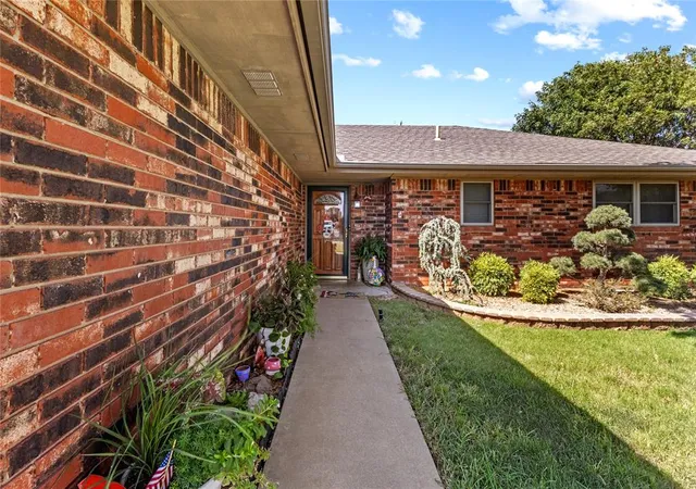Photo 3 of Sale Pending at 1533 Saber Ln, Weatherford, OK 73096 | MLS# 1245447 | Listing updated on 2026-09-02