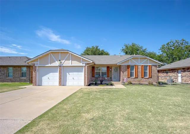 1st image of 605 Sw 7th St, Moore, OK 73160 | MLS# 1245448