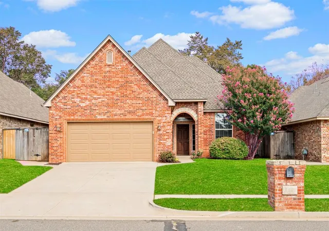 Photo 1 of Sale Pending at 4401 Spyglass Dr, Norman, OK 73072 | MLS# 1245455 | Listing updated on 2026-09-20