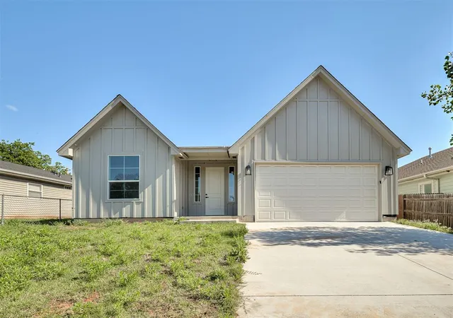1st image of 722 E Grant Ave, Guthrie, OK 73044 | MLS# 1245458