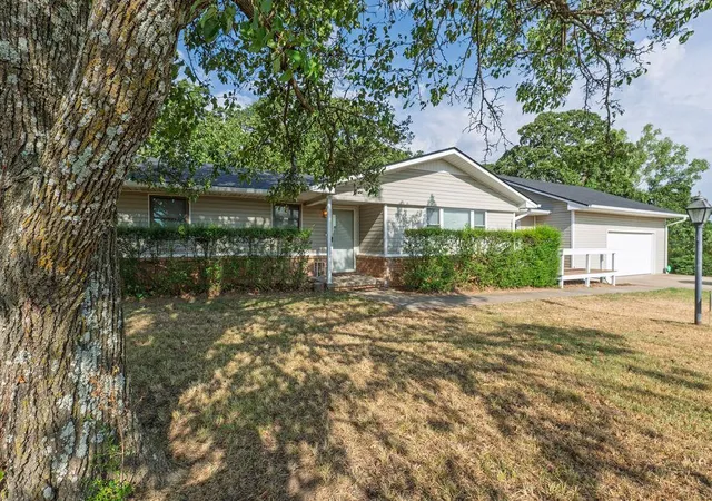 Photo 3 of Sale Pending at 17002 Kings Rd, Shawnee, OK 74801 | MLS# 1245466 | Listing updated on 2026-08-26