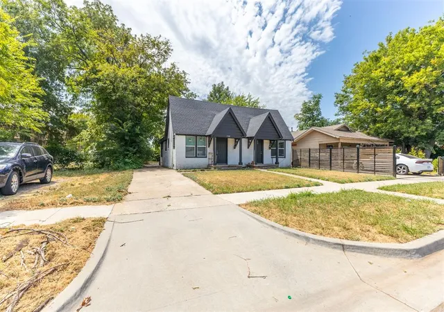 Listing Photo 4 - Condo for sale in building located at 1508 NW 8th St, Oklahoma City, OK 73106