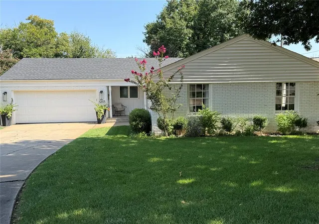 1st image of 1201 Glenbrook Ter, Nichols Hills, OK 73116 | MLS# 1245475
