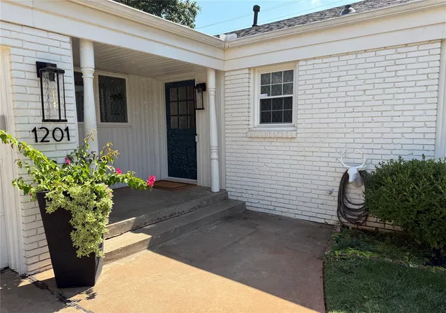 16th image of 1201 Glenbrook Ter, Nichols Hills, OK 73116 | MLS# 1245475