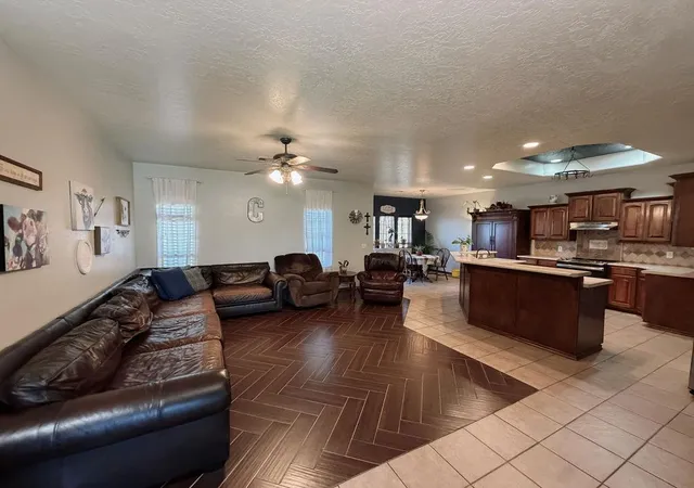 Photo 4 of Sale Pending at 912 Roger Ave, Hinton, OK 73047 | MLS# 1245490 | Listing updated on 2026-08-23
