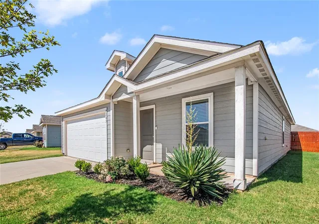 Photo 1 of Single family home for sale at 2205 Claire Dr, Yukon, OK 73099 | MLS# 1245509 | Listing updated on 2026-09-21