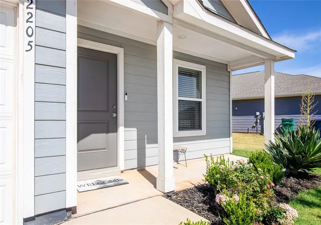 Photo 2 of Single family home for sale at 2205 Claire Dr, Yukon, OK 73099 | MLS# 1245509 | Listing updated on 2026-09-21