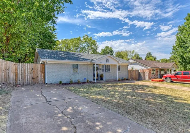 2nd image of 1724 S Jensen Ave, El Reno, OK 73036 | MLS# 1245526