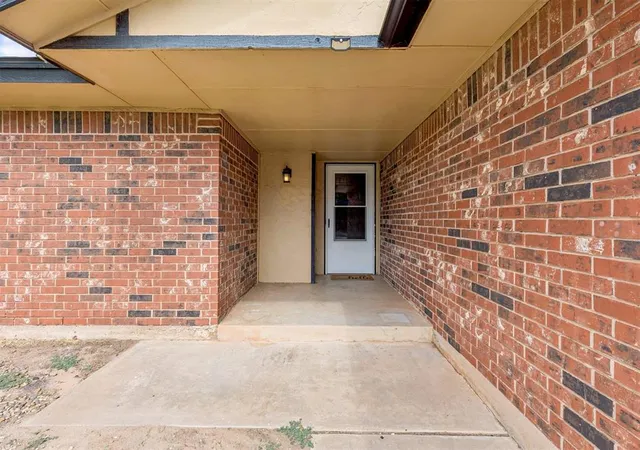 2nd image of 529 S Silver Dr, Mustang, OK 73064 | MLS# 1245531