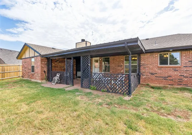 39th image of 529 S Silver Dr, Mustang, OK 73064 | MLS# 1245531