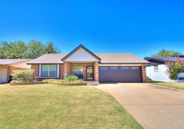 1st image of 805 Lawton, Moore, OK 73160 | MLS# 1245533