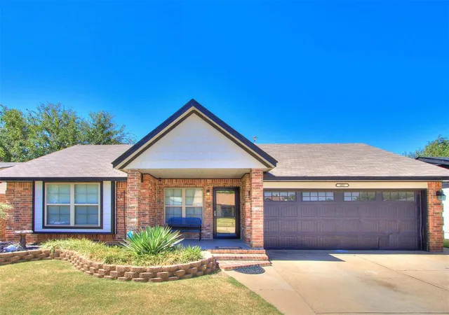 2nd image of 805 Lawton, Moore, OK 73160 | MLS# 1245533