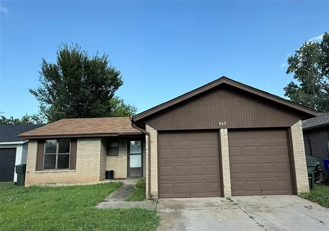 Photo 1 of Single family home for sale at 905 Branchwood Ct, Norman, OK 73072 | MLS# 1245536 | Listing updated on 2026-08-21