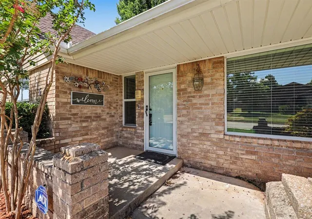 2nd image of 11605 Mackel Dr, Oklahoma City, OK 73170 | MLS# 1245540