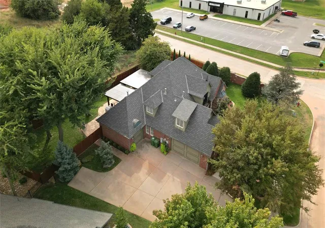 Photo 3 of Sale Pending at 919 Stone Creek Blvd, Yukon, OK 73099 | MLS# 1245545 | Listing updated on 2026-09-07