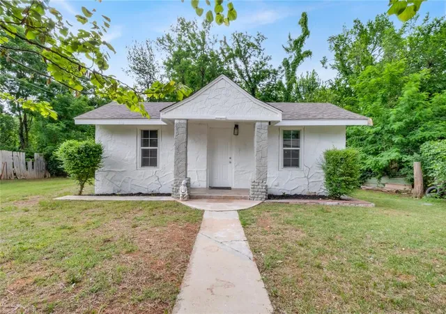1st image of 412 N 16th St, Guthrie, OK 73044 | MLS# 1245557