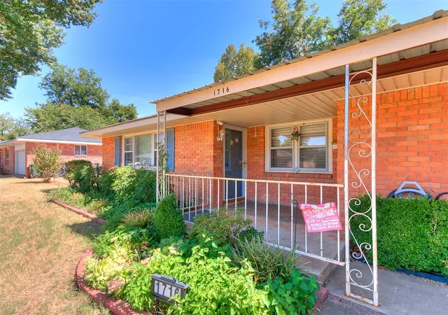 Photo 3 of Single family home for sale at 1716 Cruce St, Norman, OK 73069 | MLS# 1245560 | Listing updated on 2026-09-08