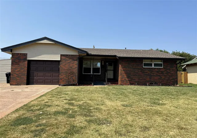 1st image of 101 Ne 5th St, Moore, OK 73160 | MLS# 1245567