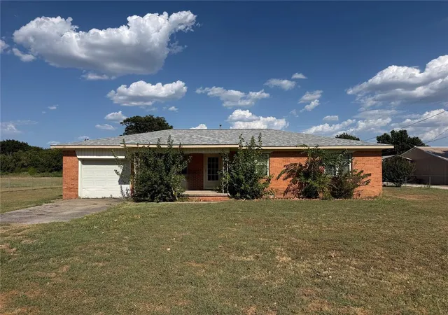 1st image of 401 N Sycamore Ave, Stratford, OK 74872 | MLS# 1245573