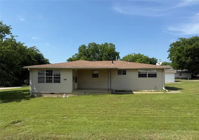 image of 417 W 8th St, Wewoka, OK 74884 | MLS# 1245574