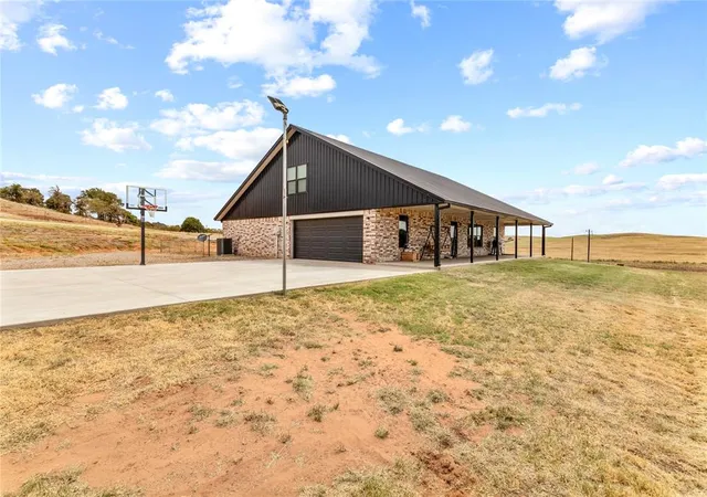 Photo 4 of Single family home for sale at 28182 County Road 1370, Anadarko, OK 73005 | MLS# 1245581 | Listing updated on 2026-08-26