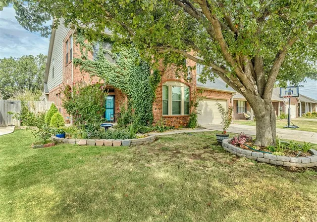 3rd image of 1209 Bradford Pl, Edmond, OK 73012 | MLS# 1245606