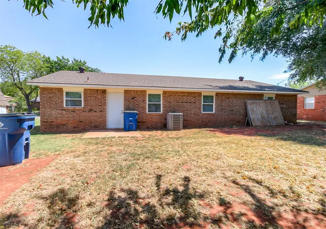 Photo 4 of Single family home for sale at 1009 Shady Creek Cir, Guthrie, OK 73044 | MLS# 1245609 | Listing updated on 2026-09-30