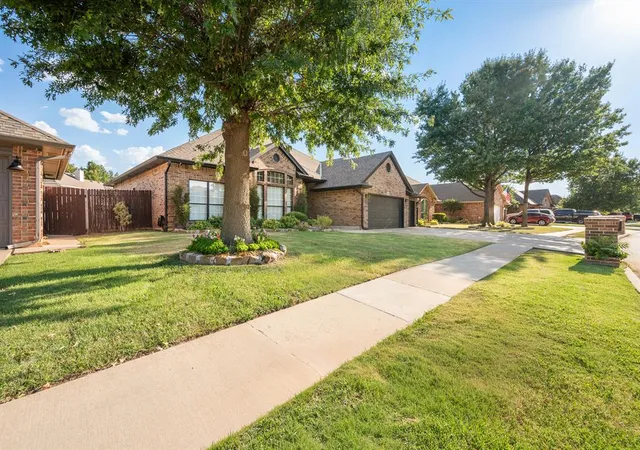 2nd image of 8204 Nw 69th St, Oklahoma City, OK 73132 | MLS# 1245616