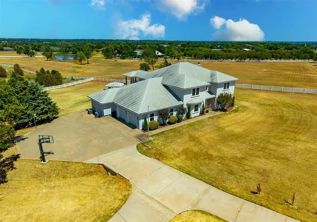 2nd image of 1601 E Hefner Rd, Oklahoma City, OK 73131 | MLS# 1245621