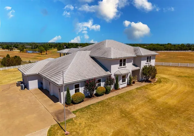 Photo 4 of Sale Pending at 1601 E Hefner Rd, Oklahoma City, OK 73131 | MLS# 1245621 | Listing updated on 2026-10-12