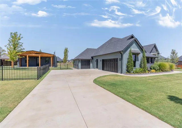 Photo 3 of Single family home for sale at 4505 Se 39Th St, Moore, OK 73165 | MLS# 1245623 | Listing updated on 2026-10-07