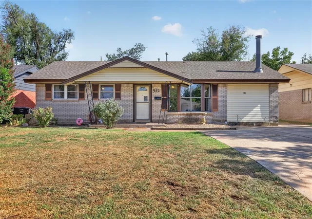 Photo 3 of Sale Pending at 932 NW 1st Street, Moore, OK 73160 | MLS# 1245625 | Listing updated on 2026-09-01
