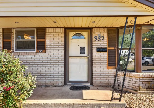 Photo 5 of Sale Pending at 932 NW 1st Street, Moore, OK 73160 | MLS# 1245625 | Listing updated on 2026-09-01