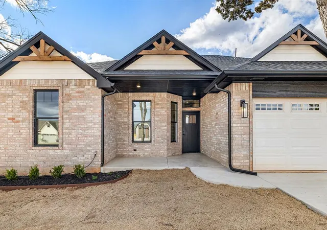 3rd image of 2415 Black Jack Wy, Blanchard, OK 73010 | MLS# 1245635