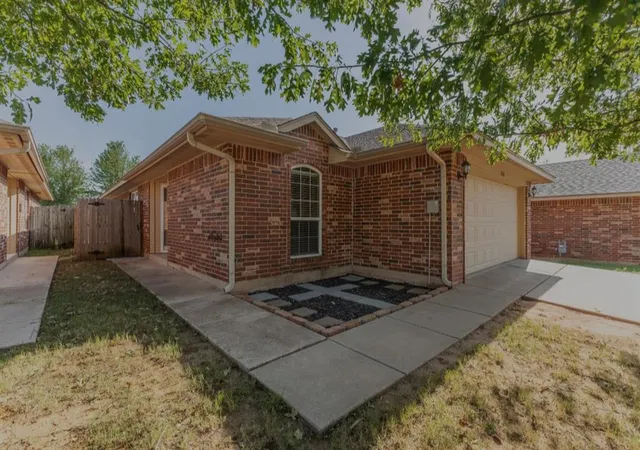 Photo 1 of Single family home for sale at 12368 Sw 6th St, Yukon, OK 73099 | MLS# 1245644 | Listing updated on 2026-09-29