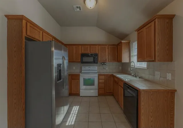 Photo 3 of Single family home for sale at 12368 Sw 6th St, Yukon, OK 73099 | MLS# 1245644 | Listing updated on 2026-09-13