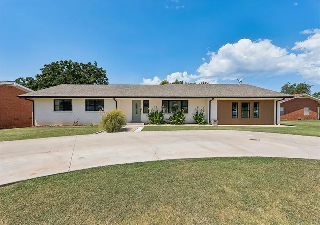 1st image of 115 Moorman Dr, Chandler, OK 74834 | MLS# 1245645