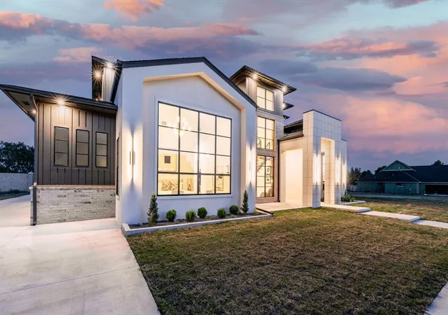 Photo 2 of Single family home for sale at 2600 Majestic Wy, Yukon, OK 73099 | MLS# 1245653 | Listing updated on 2026-09-18